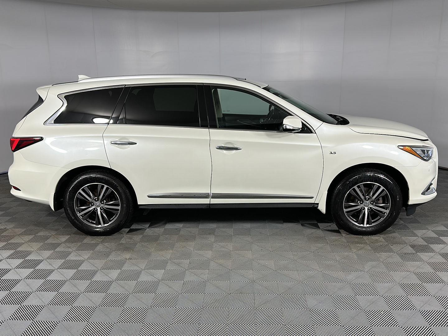 Used 2019 Majestic White INFINITI LUXE image 34