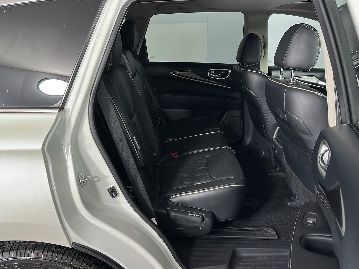 Used 2019 Majestic White INFINITI LUXE image 36