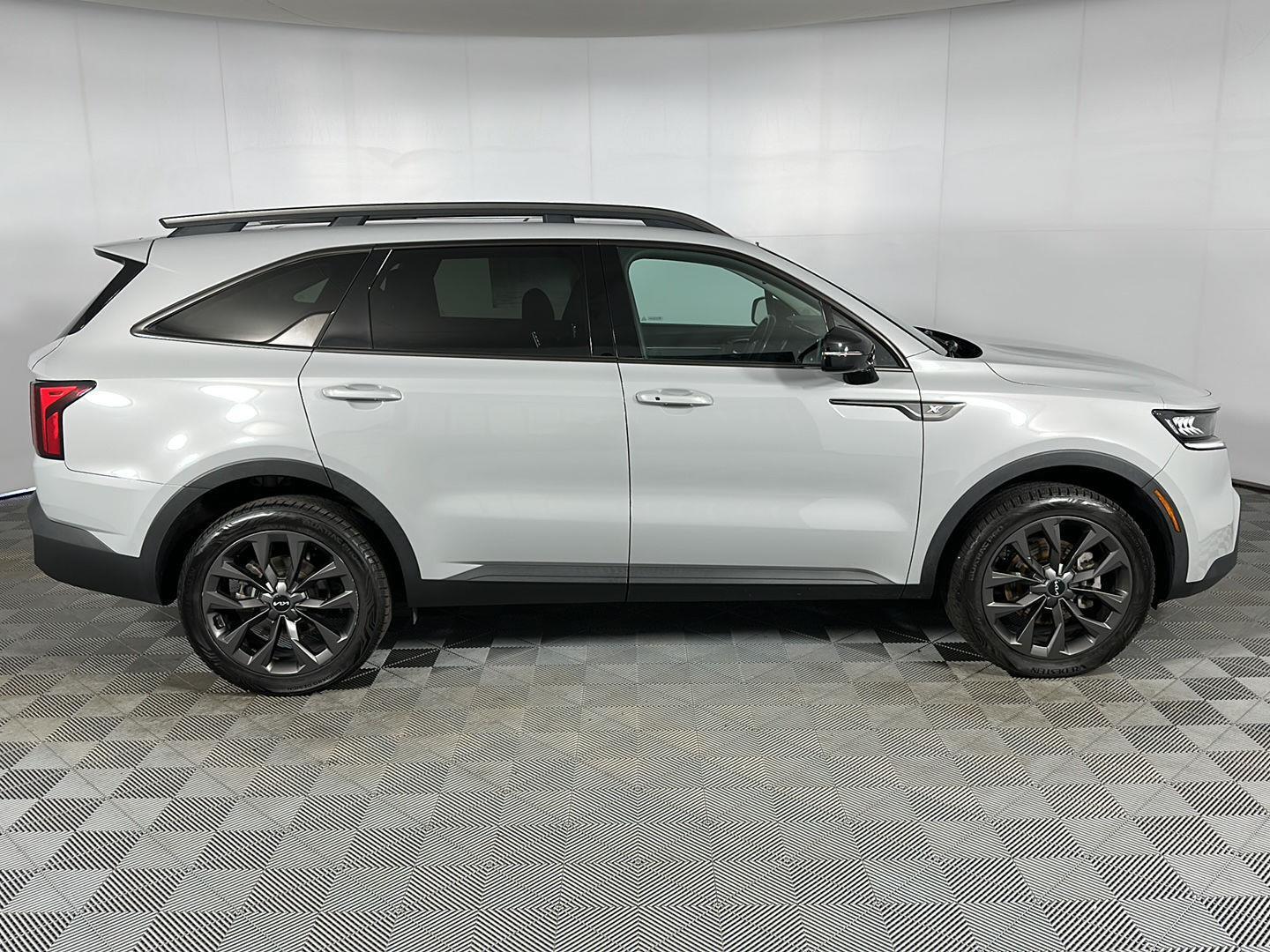 Used 2023 Wolf Gray Kia X-Line EX image 31