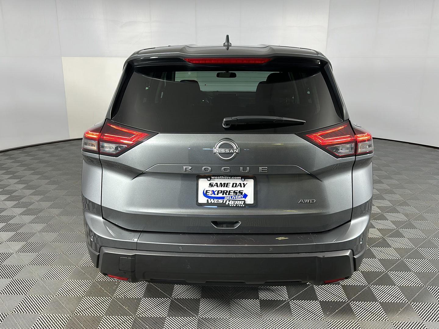 Certified Used 2026 Gun Metallic Nissan S image 9