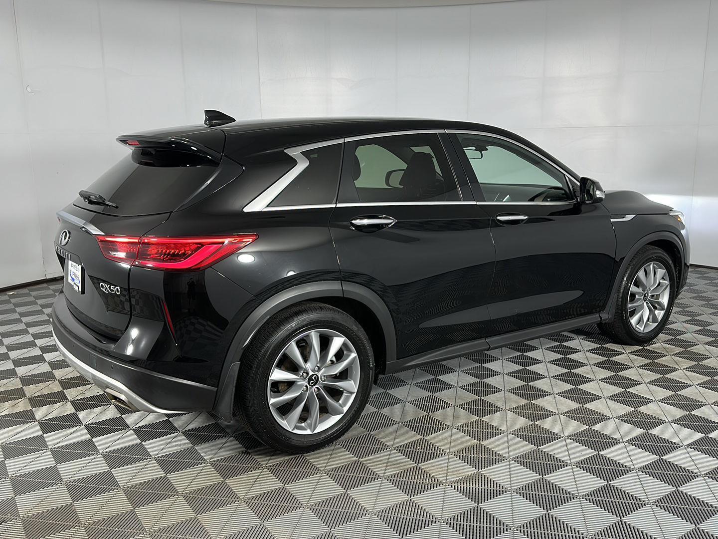 Used 2021 Black Obsidian INFINITI PURE image 27