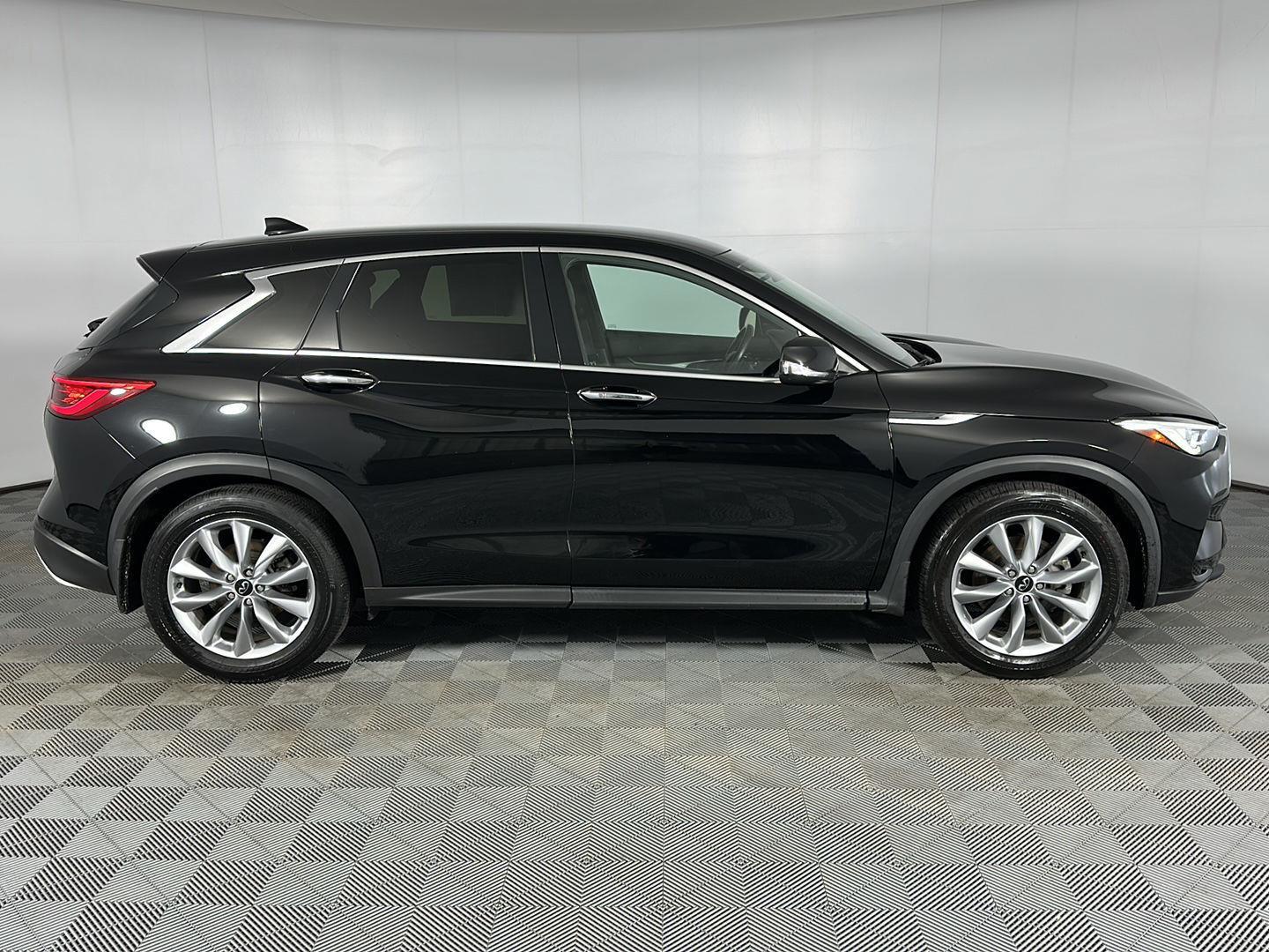 Used 2021 Black Obsidian INFINITI PURE image 28