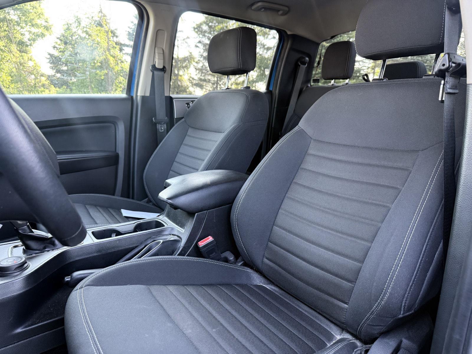 Used 2022 Velocity Blue Ford XLT image 4