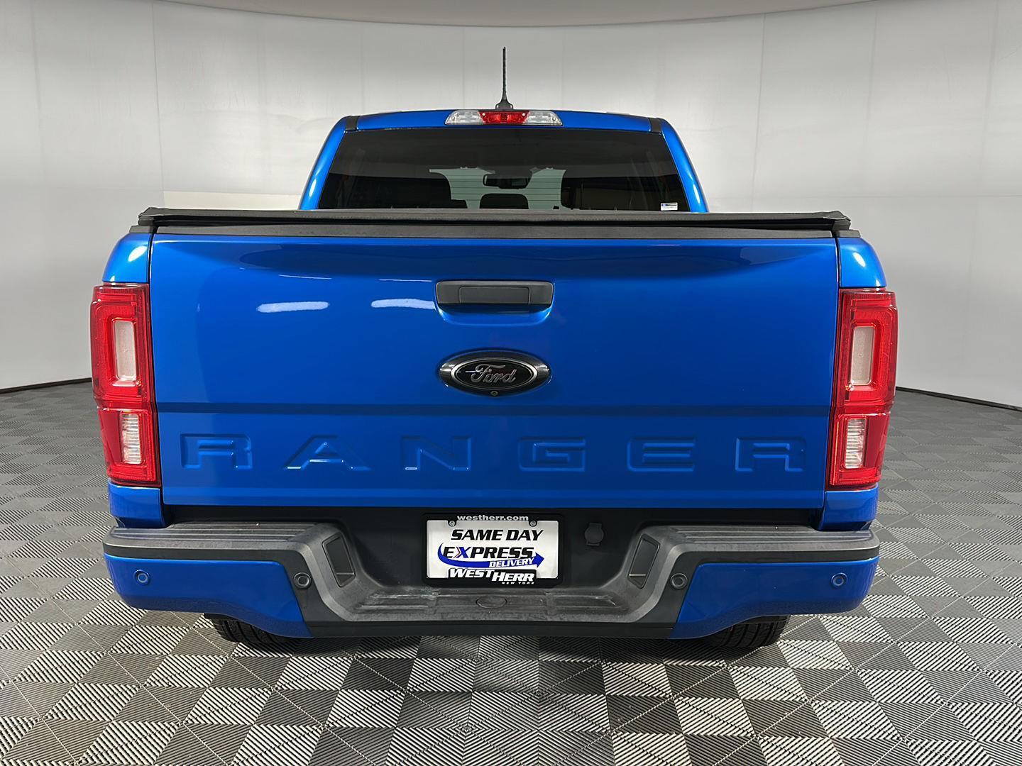 Used 2022 Velocity Blue Ford XLT image 7