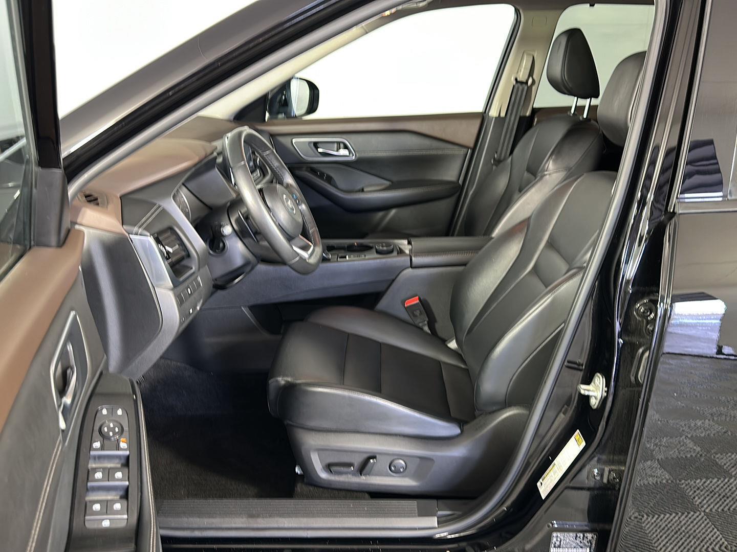 Used 2021 Super Black Nissan SV image 5