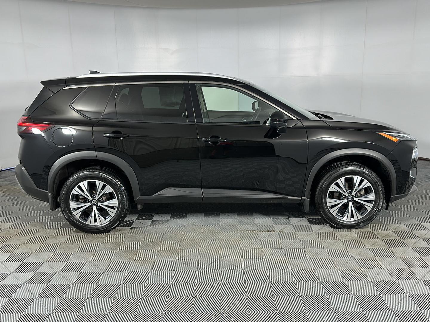 Used 2021 Super Black Nissan SV image 30