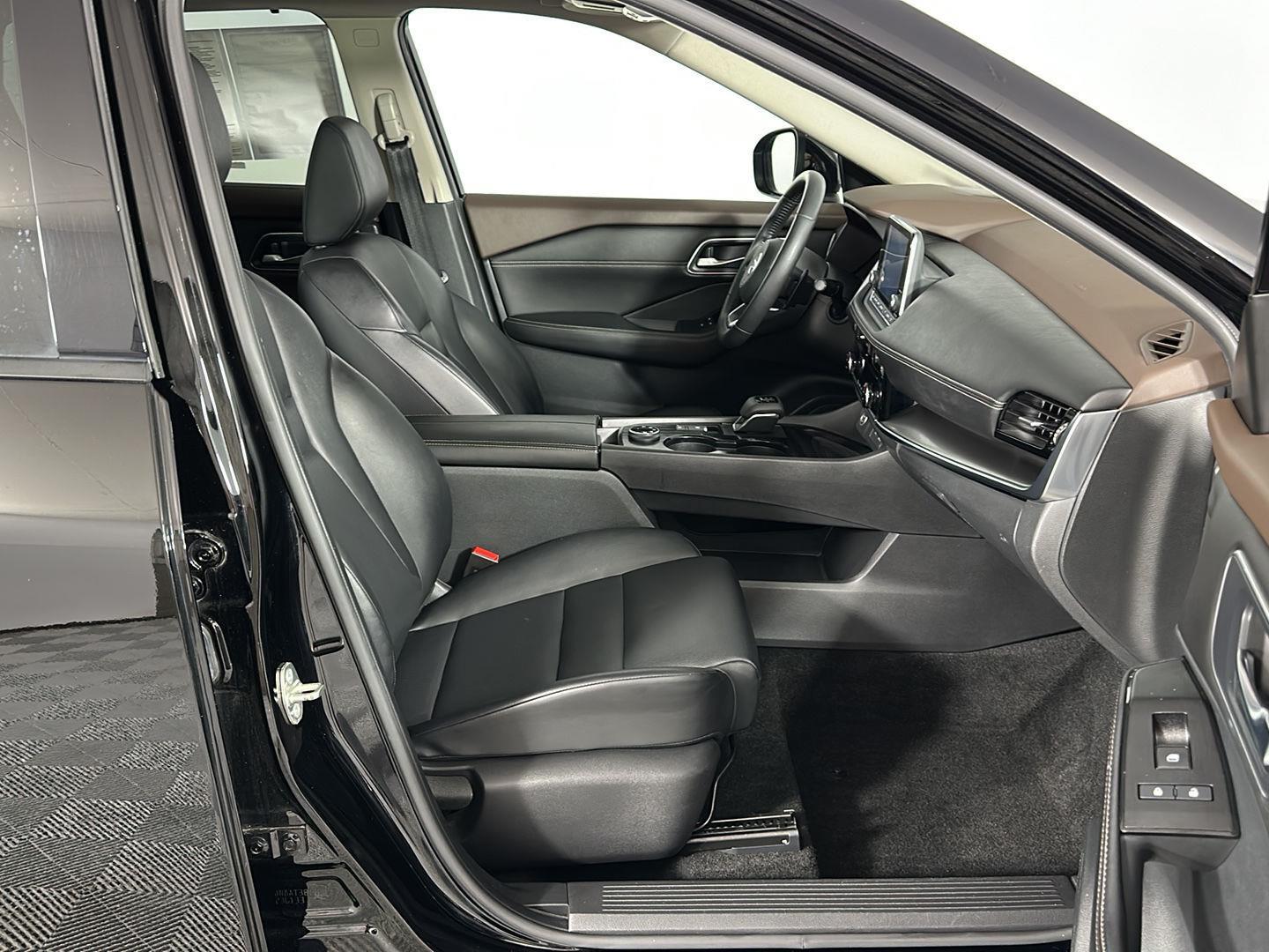Used 2021 Super Black Nissan SV image 31