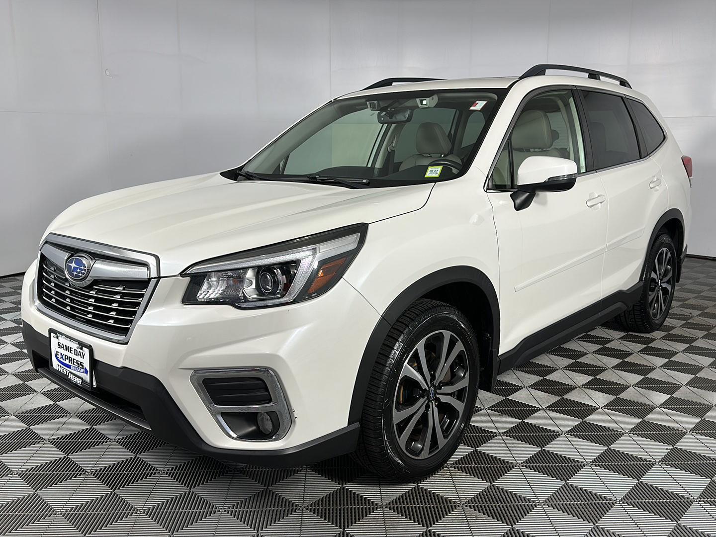 Used 2020 Crystal White Pearl Subaru Limited image 16