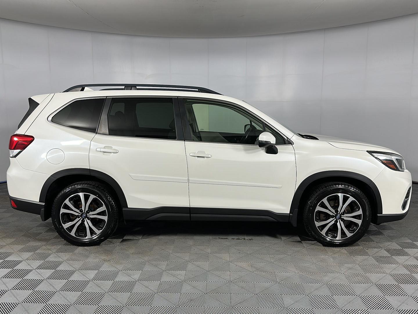 Used 2020 Crystal White Pearl Subaru Limited image 32
