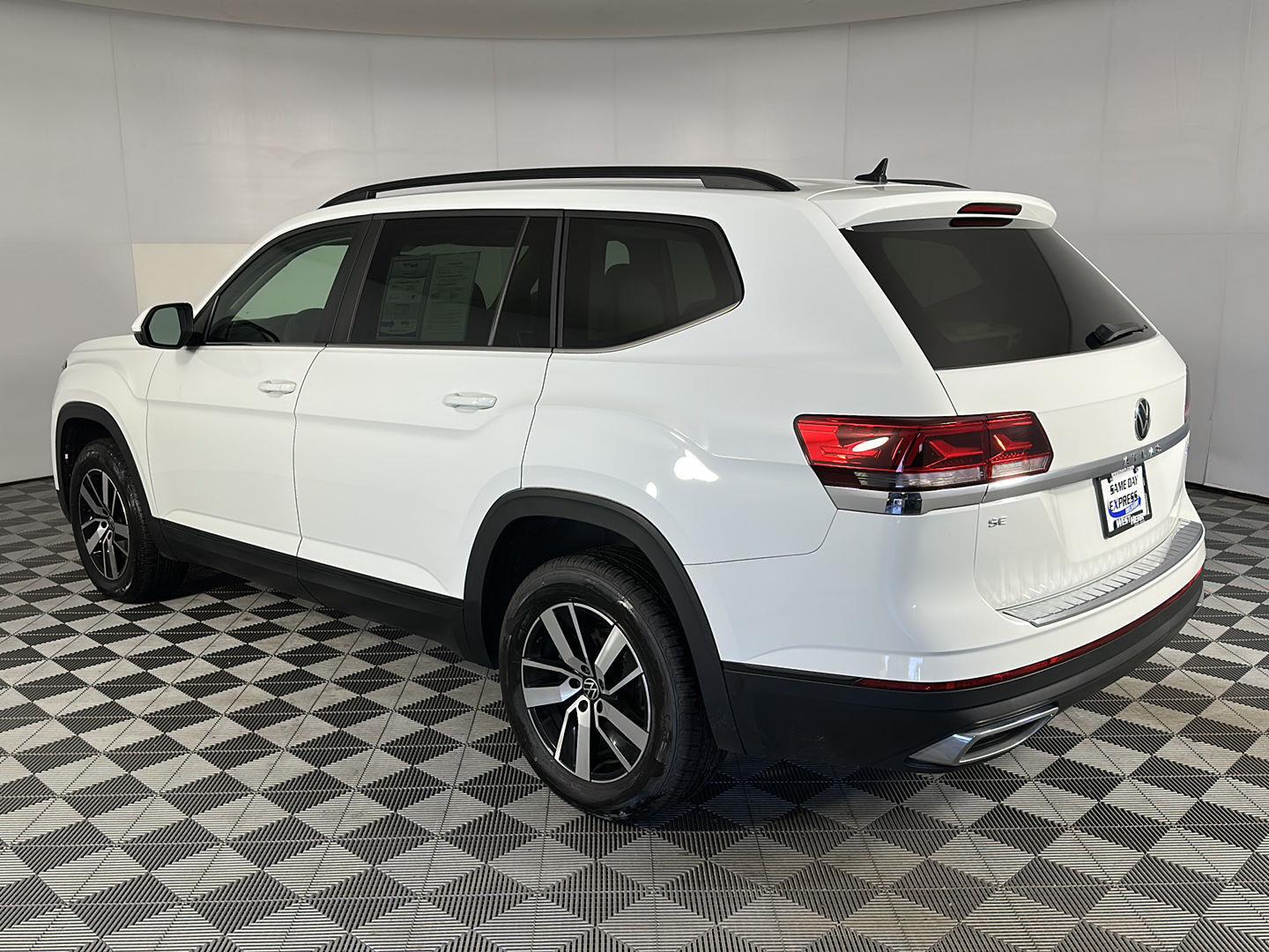 Used 2022 Pure White Volkswagen 2.0T SE image 4