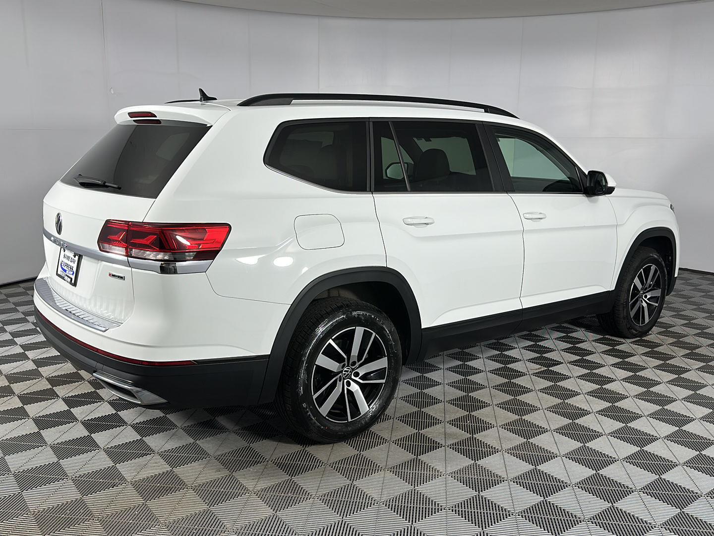 Used 2022 Pure White Volkswagen 2.0T SE image 27