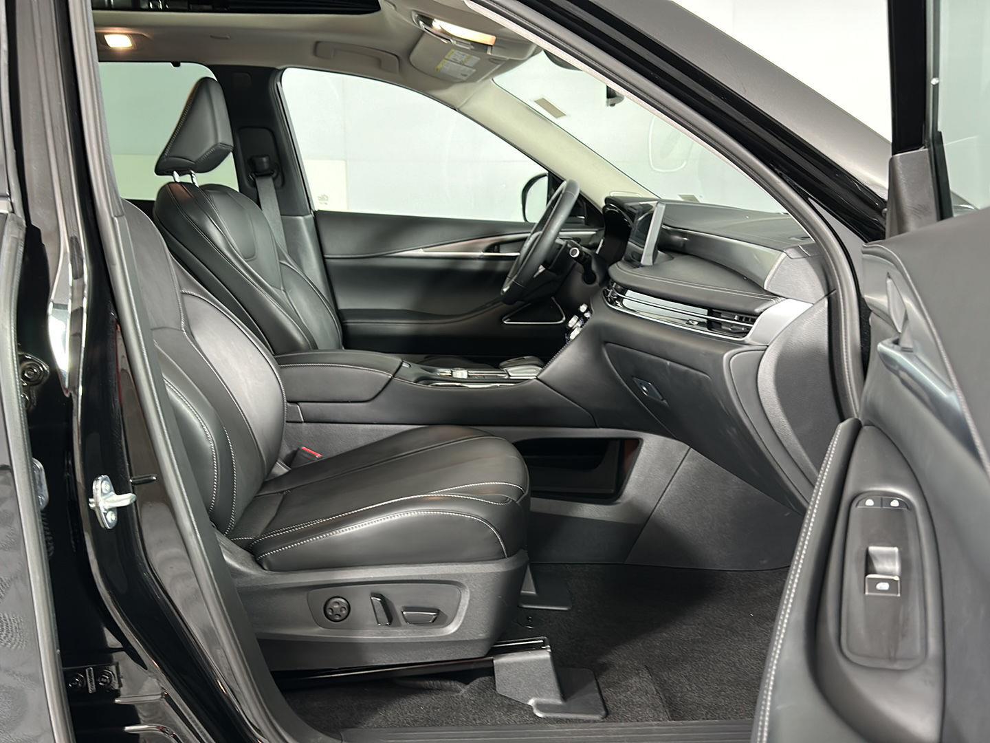 Certified Used 2026 Mineral Black INFINITI LUXE image 38