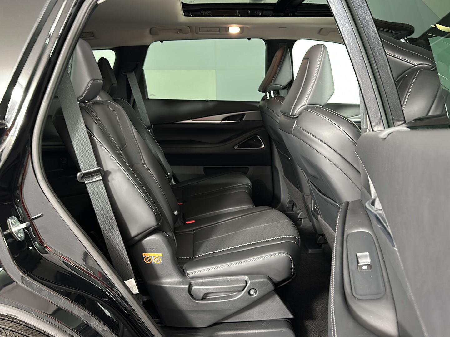 Certified Used 2026 Mineral Black INFINITI LUXE image 39