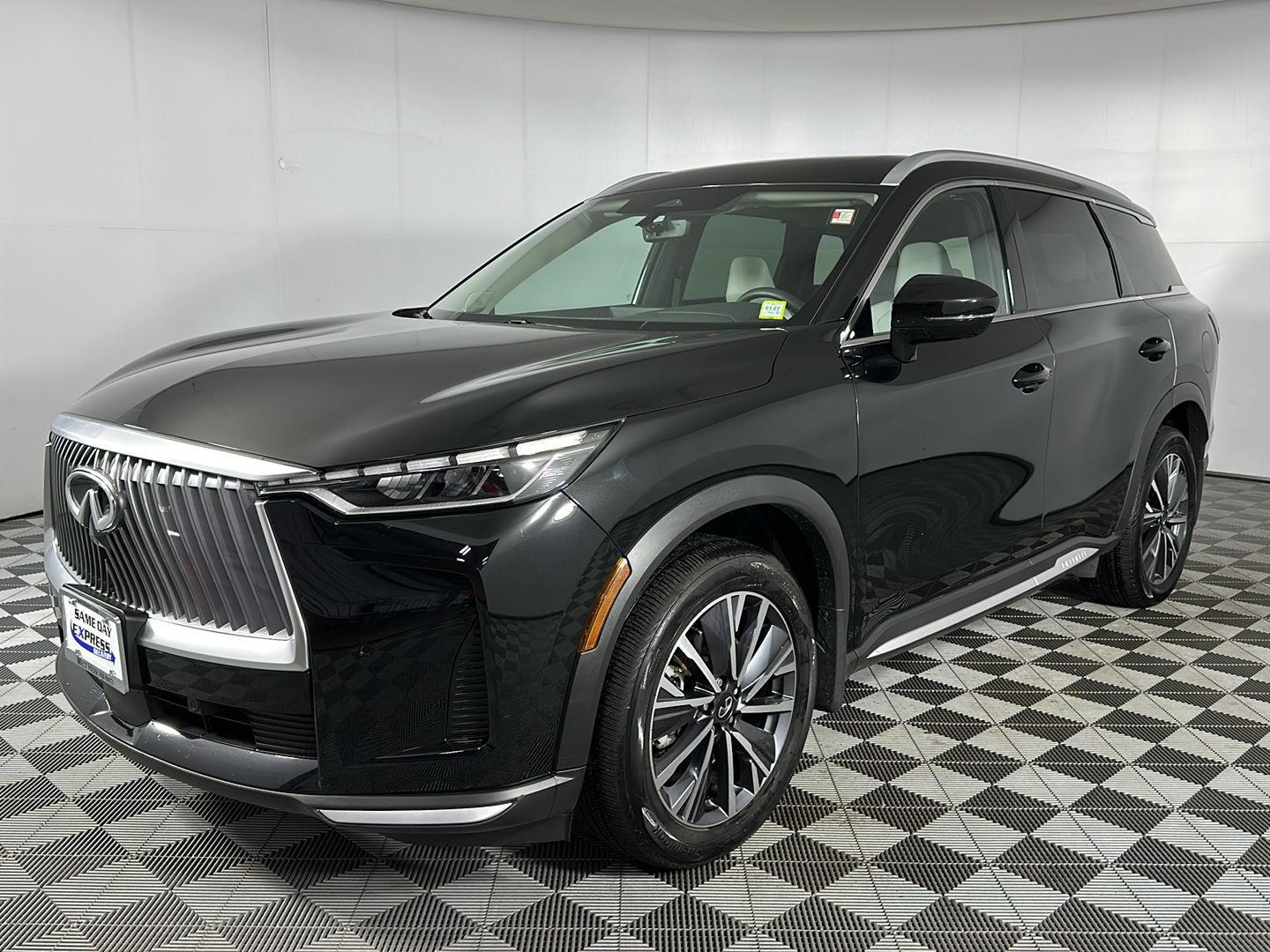 New 2026 Mineral Black INFINITI LUXE image 18