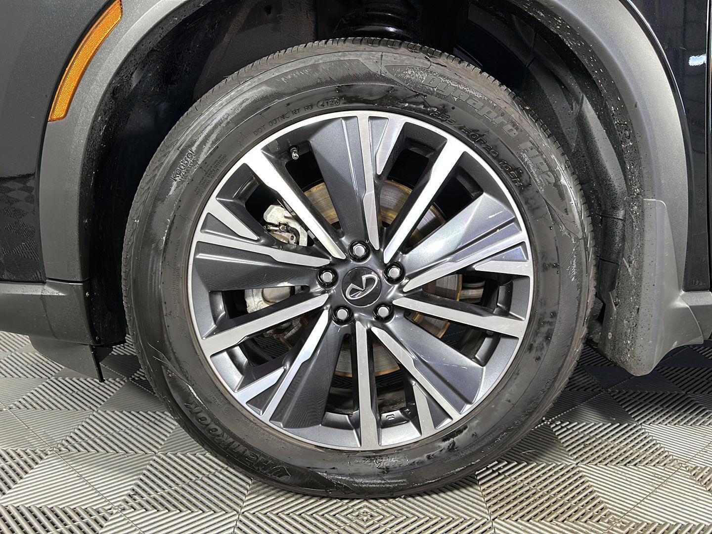 New 2026 Mineral Black INFINITI LUXE image 16