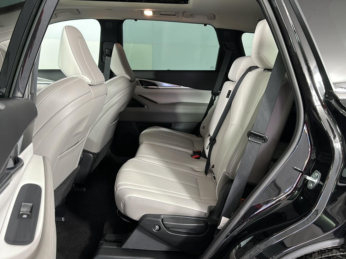 New 2026 Mineral Black INFINITI LUXE image 32