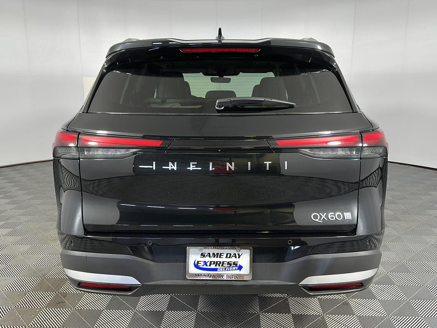 New 2026 Mineral Black INFINITI LUXE image 13