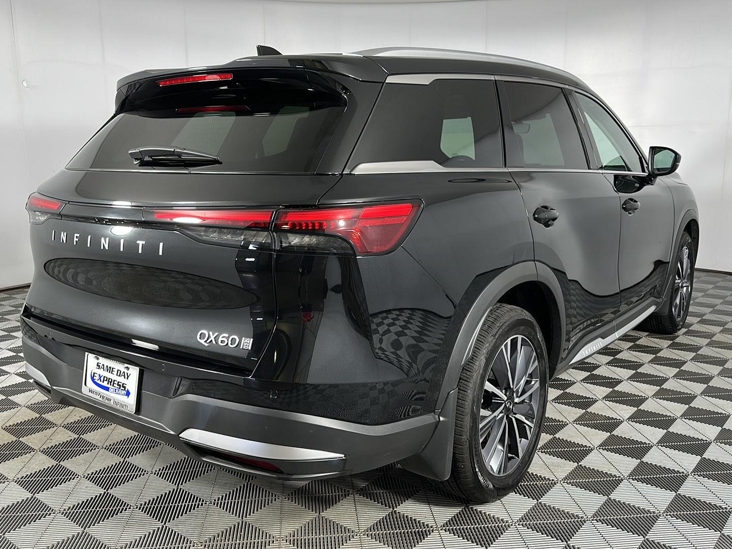New 2026 Mineral Black INFINITI LUXE image 36