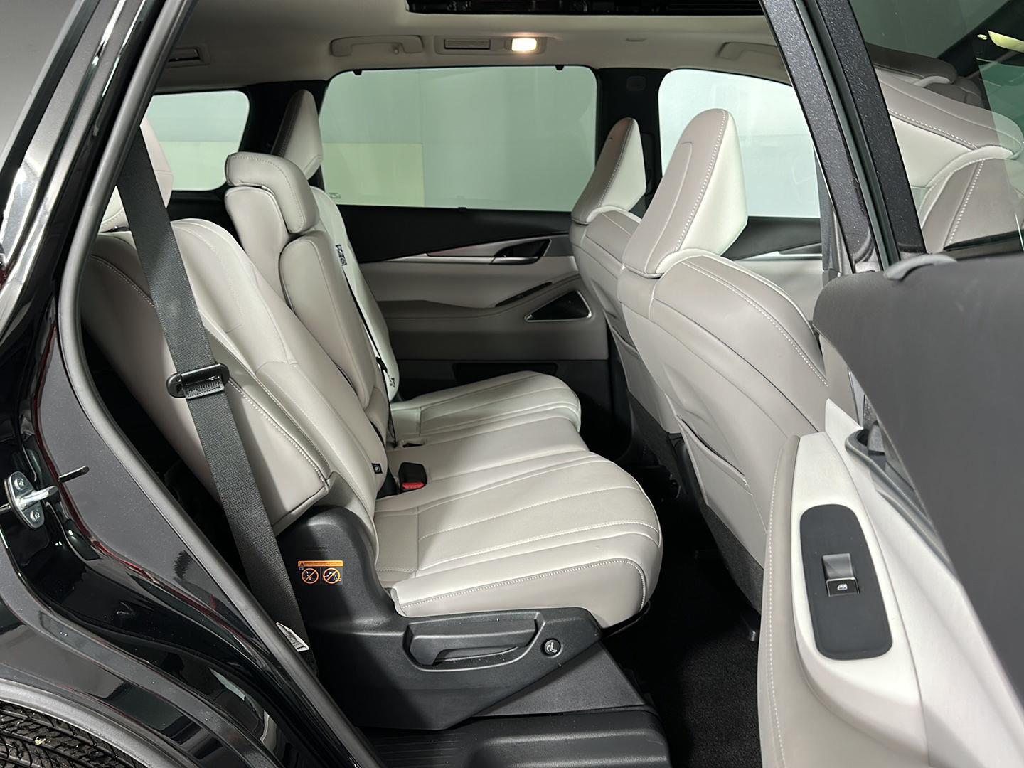 New 2026 Mineral Black INFINITI LUXE image 39