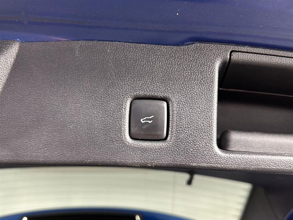 Used 2022 Atlas Blue Ford SE image 24