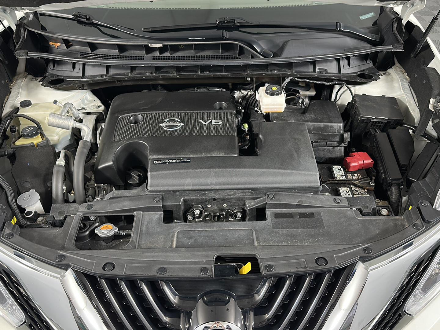 Used 2018 Pearl White Nissan SL image 16