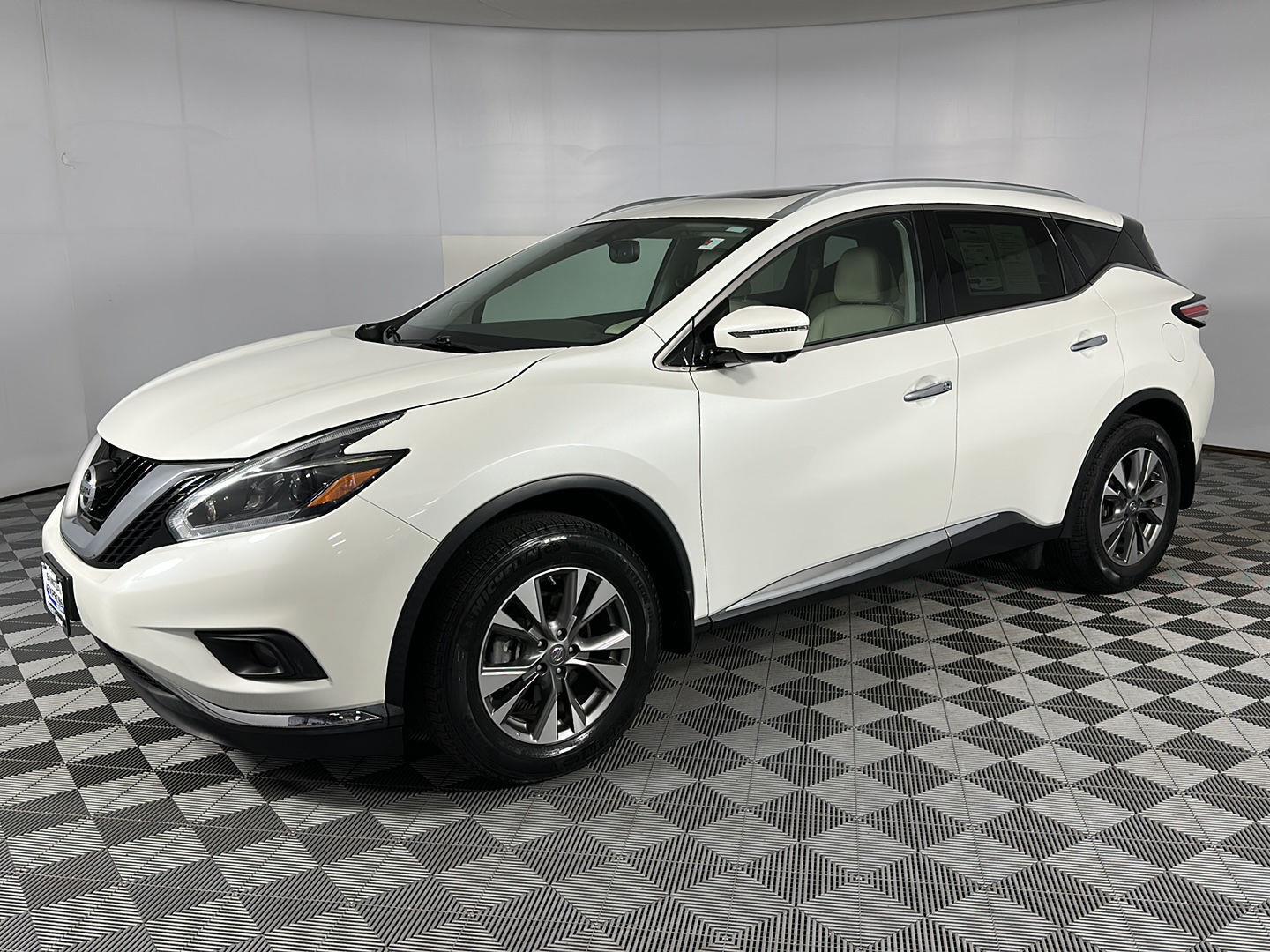 Used 2018 Pearl White Nissan SL image 18