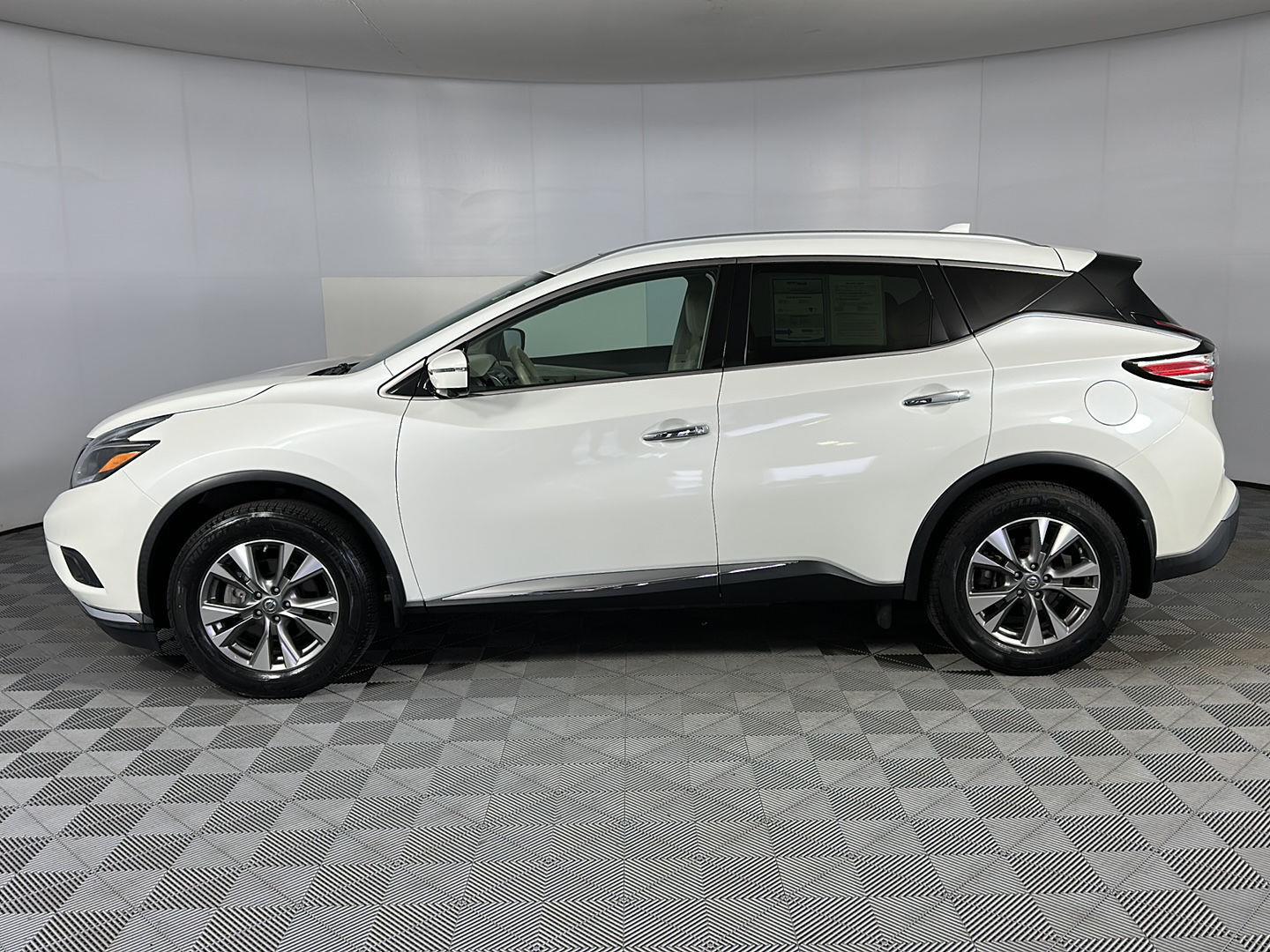 Used 2018 Pearl White Nissan SL image 19