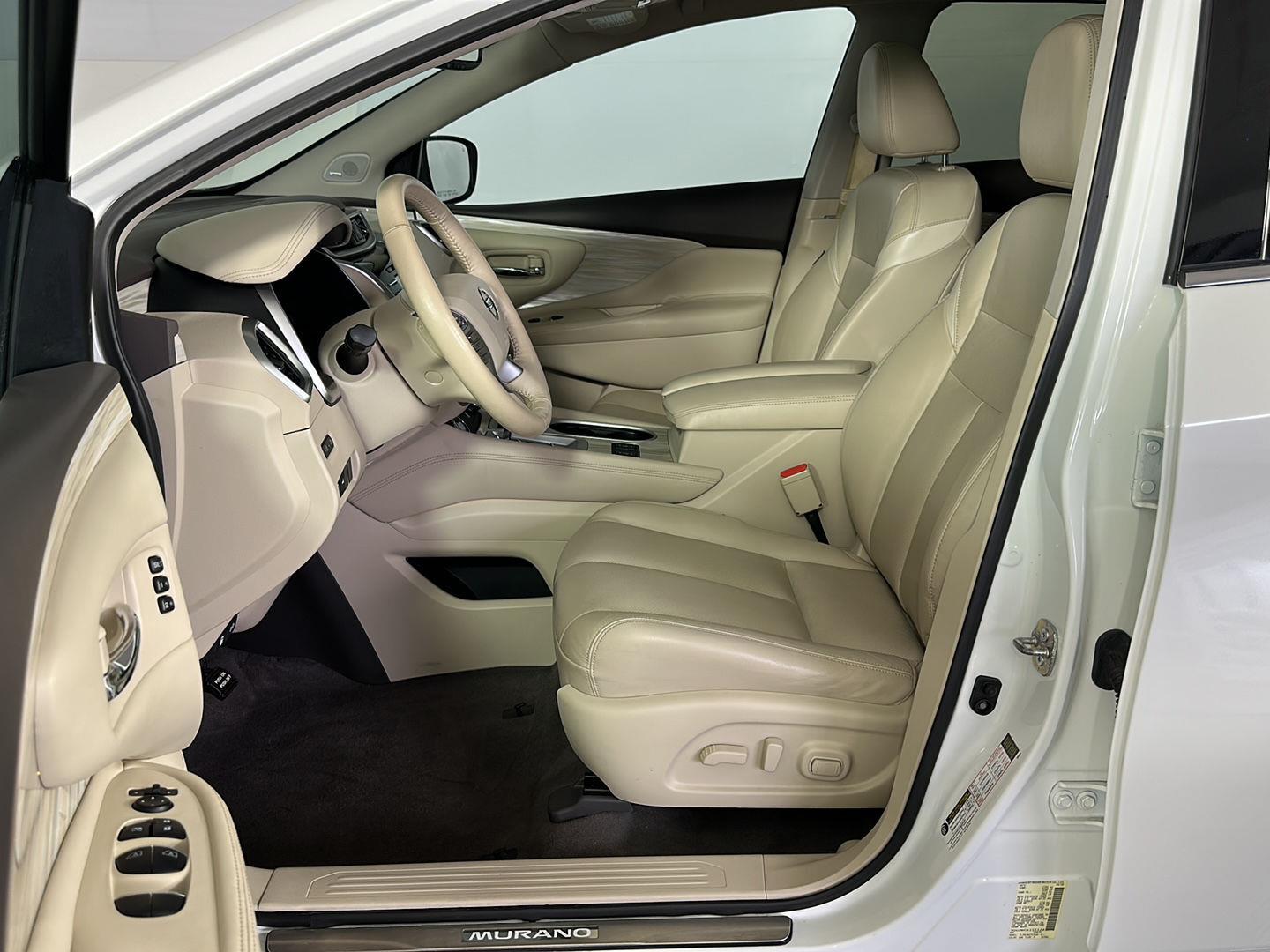 Used 2018 Pearl White Nissan SL image 5