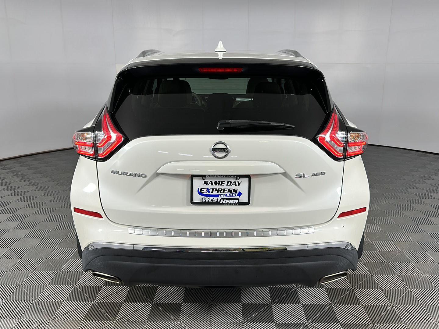 Used 2018 Pearl White Nissan SL image 13