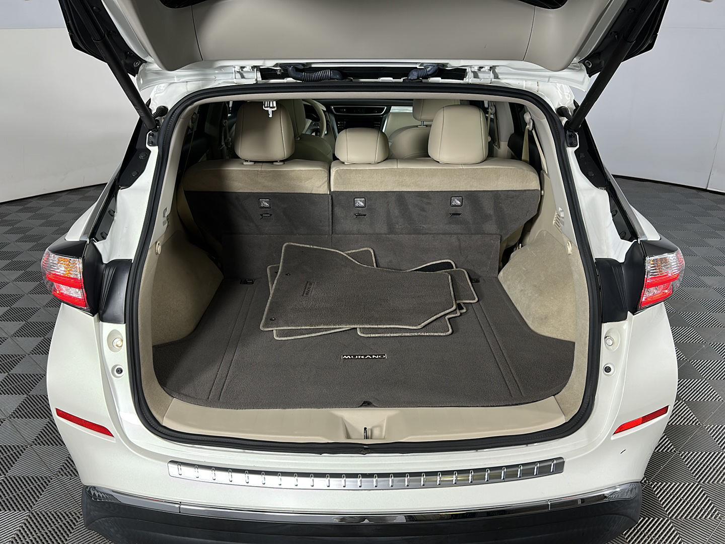 Used 2018 Pearl White Nissan SL image 14