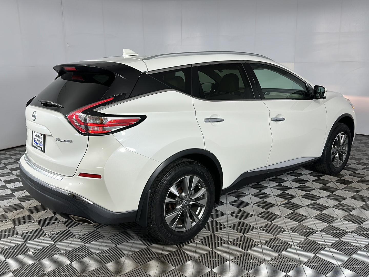 Used 2018 Pearl White Nissan SL image 31