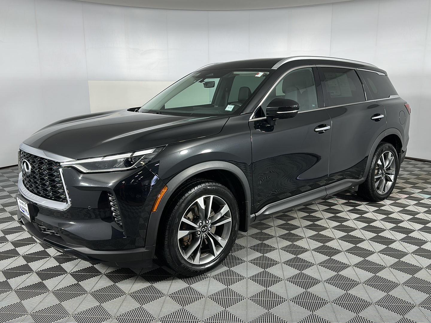 Certified Used 2023 Mineral Black INFINITI LUXE image 18