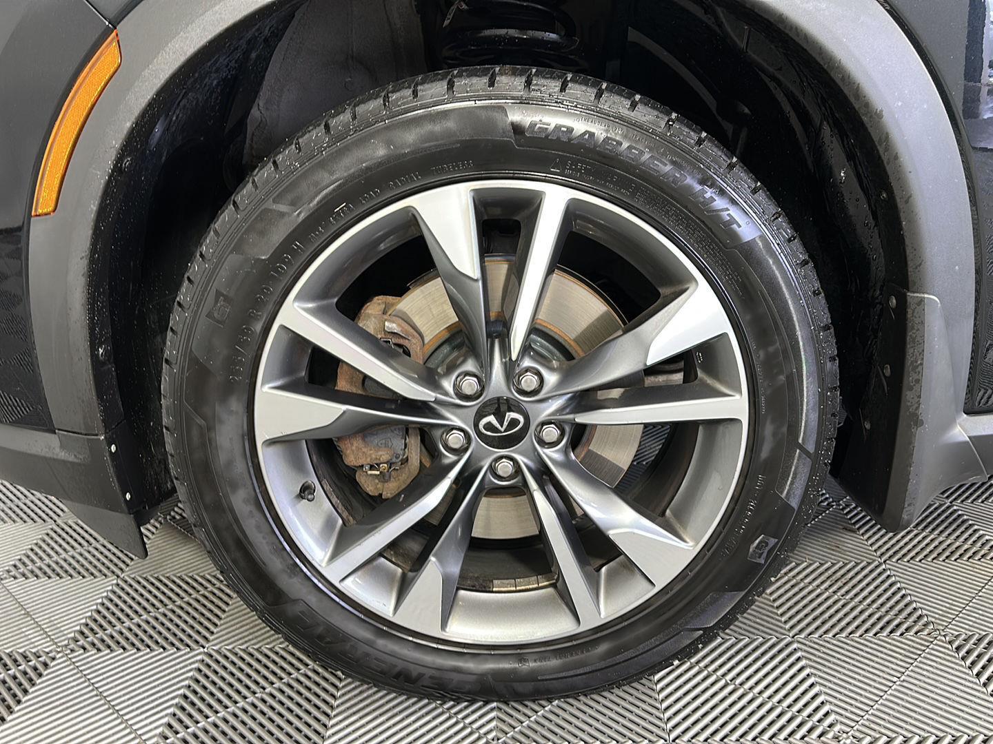 Certified Used 2023 Mineral Black INFINITI LUXE image 15
