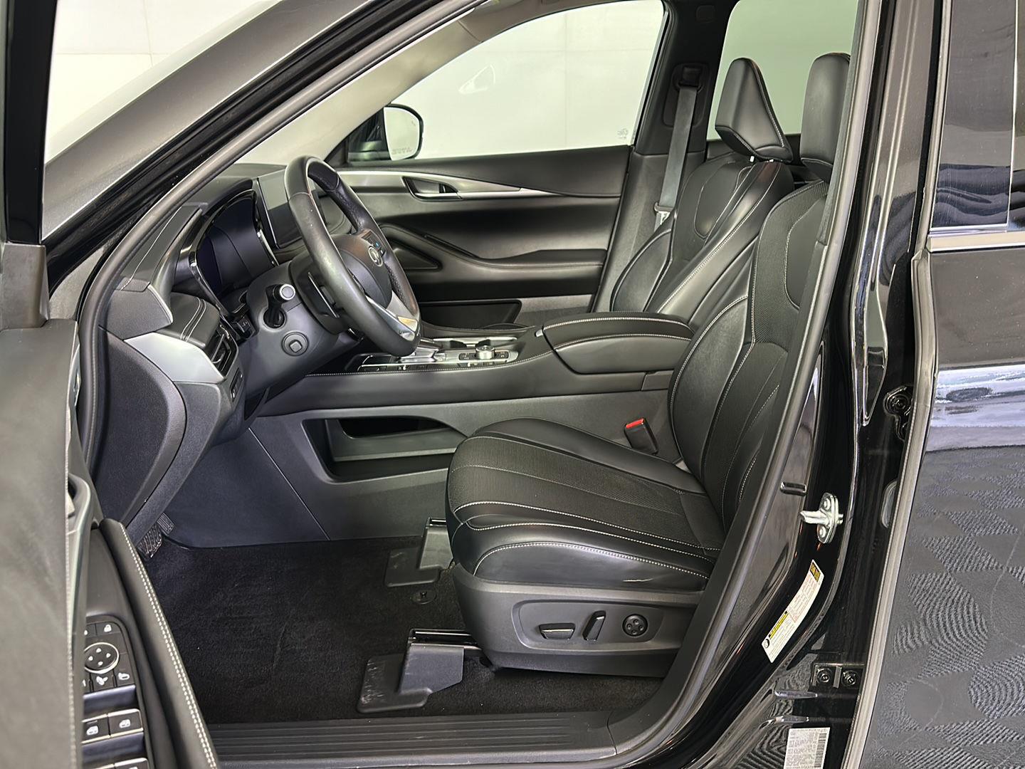 Certified Used 2023 Mineral Black INFINITI LUXE image 6