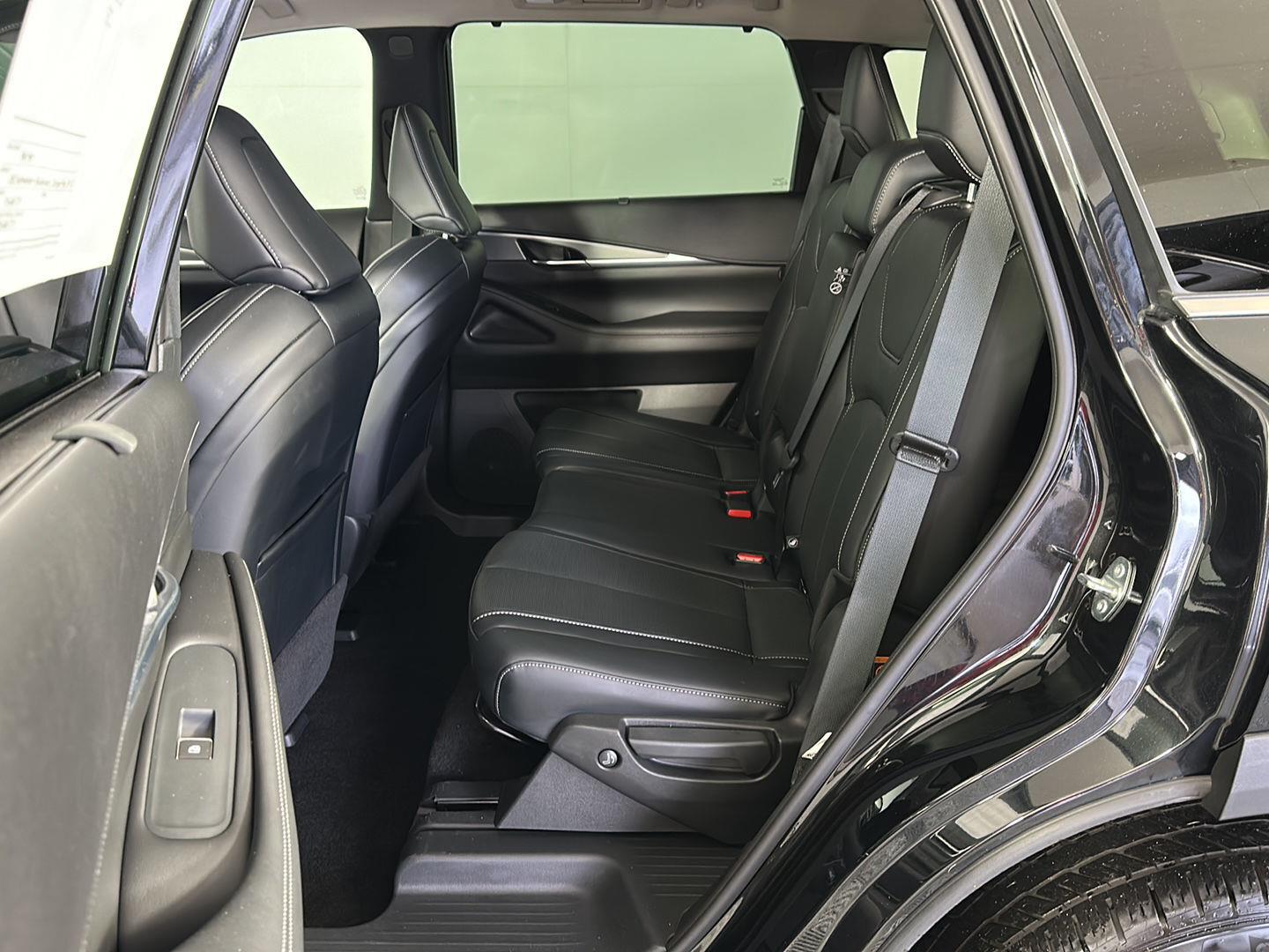 Certified Used 2023 Mineral Black INFINITI LUXE image 29