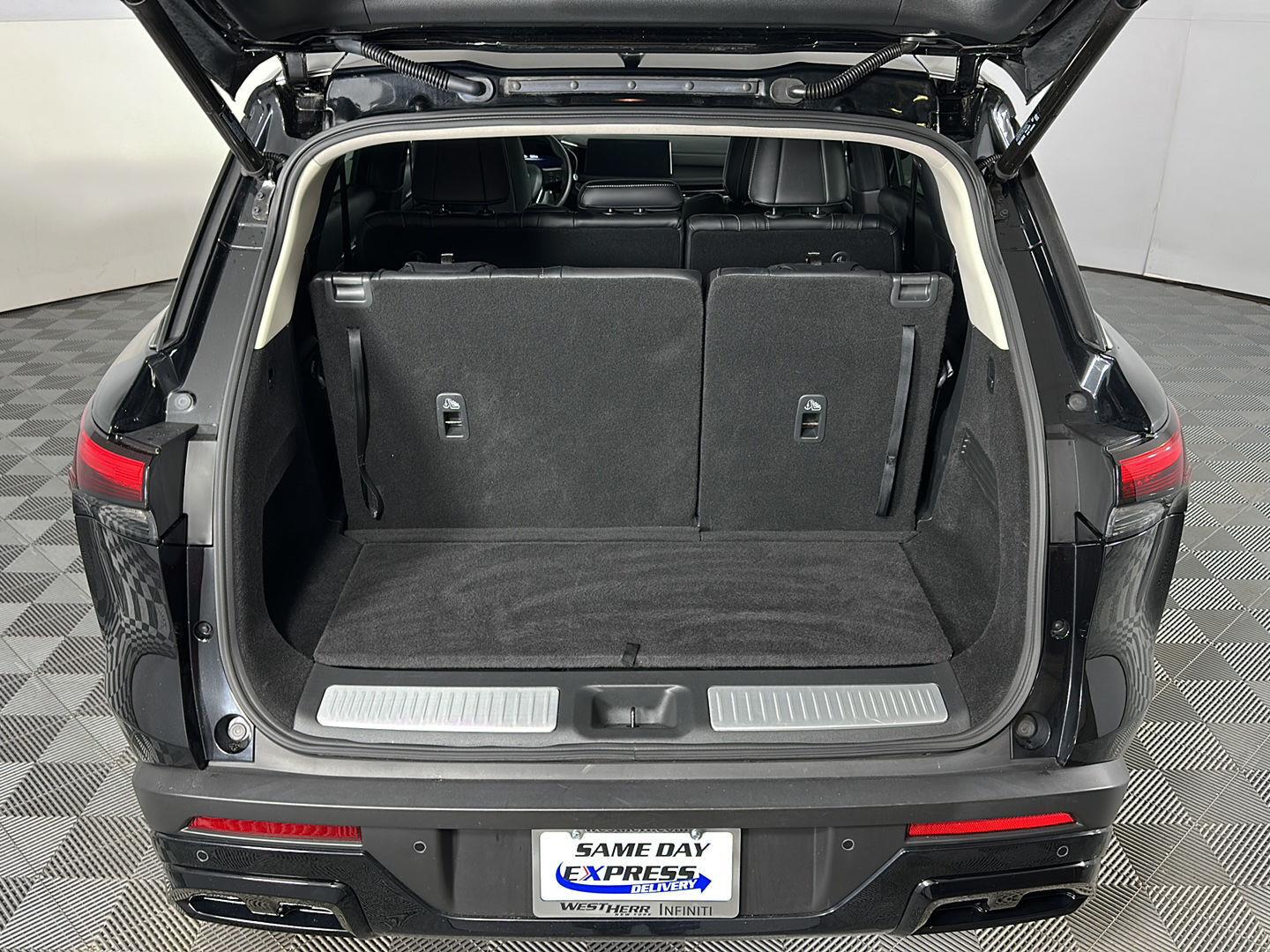 Certified Used 2023 Mineral Black INFINITI LUXE image 13