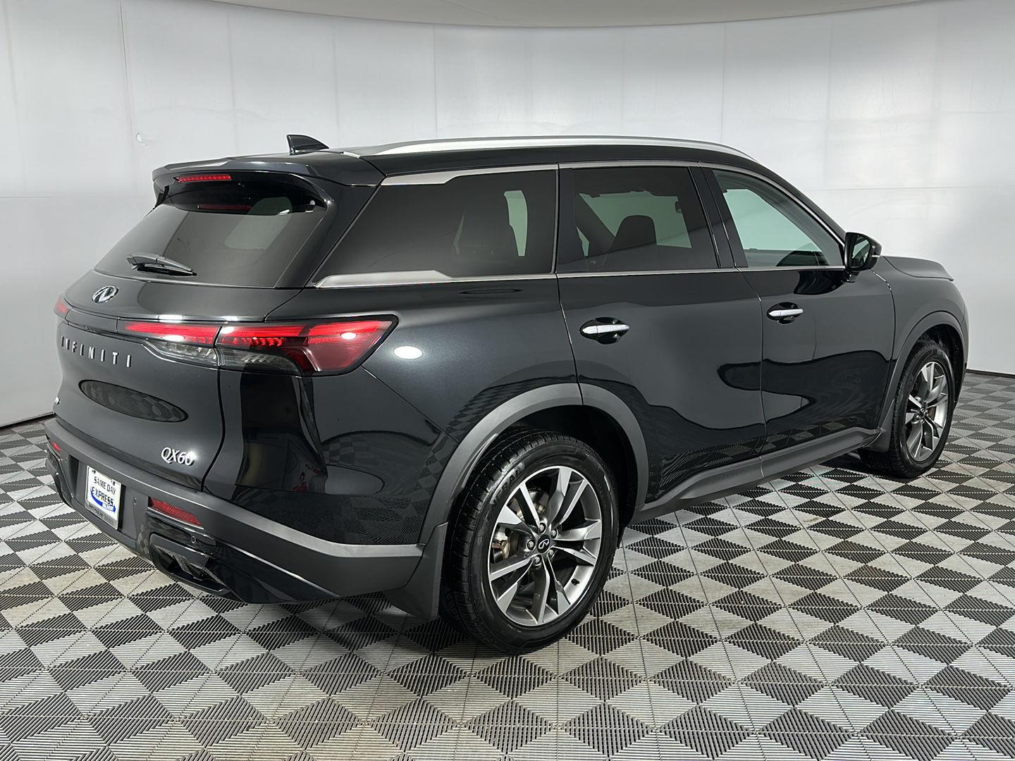 Certified Used 2023 Mineral Black INFINITI LUXE image 32