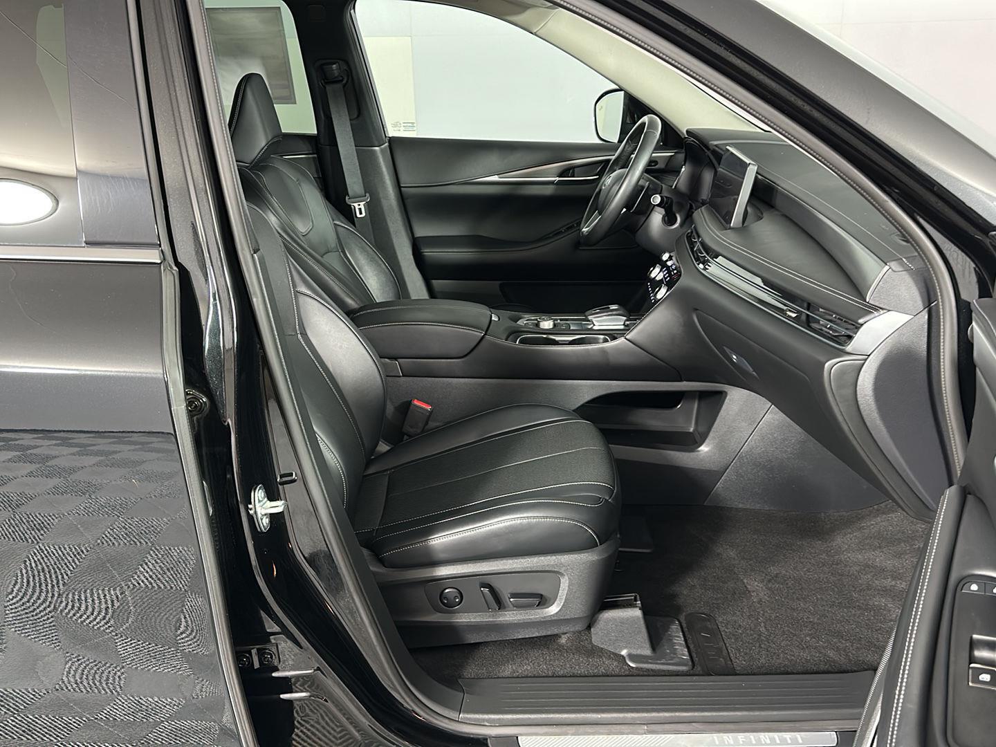 Certified Used 2023 Mineral Black INFINITI LUXE image 34