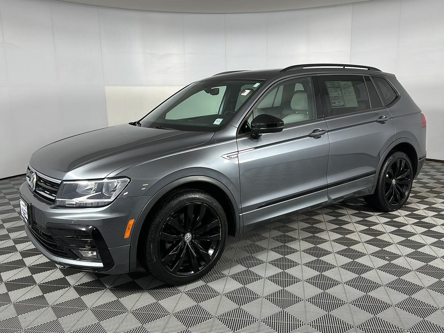 Used 2021 Platinum Gray Metallic Volkswagen SE R-Line Black image 4
