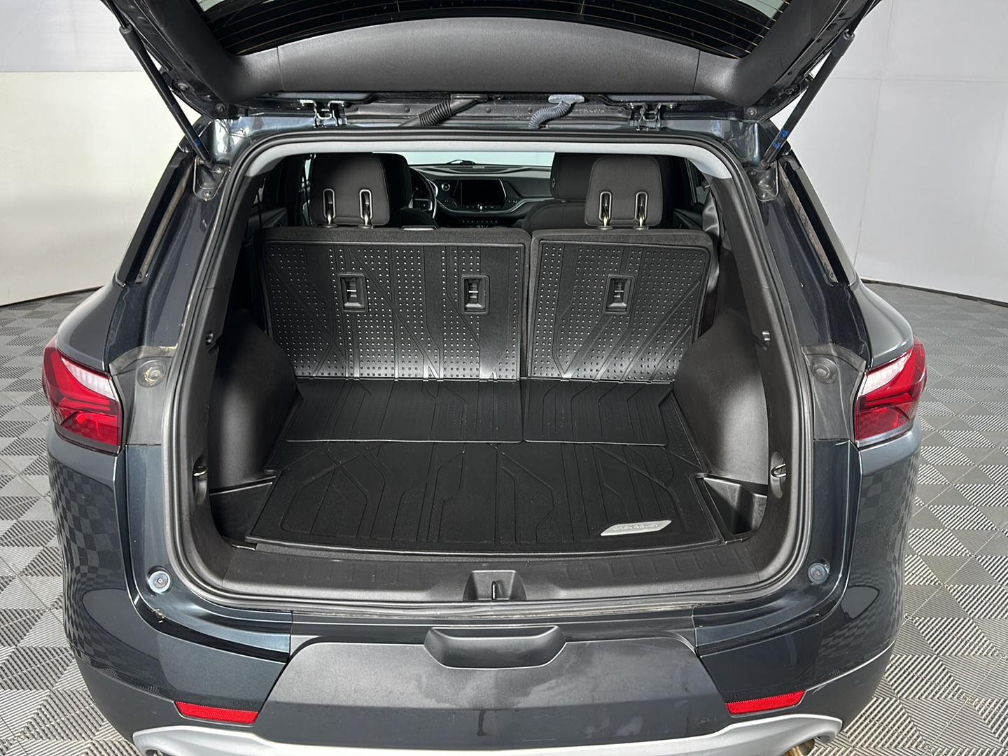 Used 2020 Graphite Metallic Chevrolet LT image 10