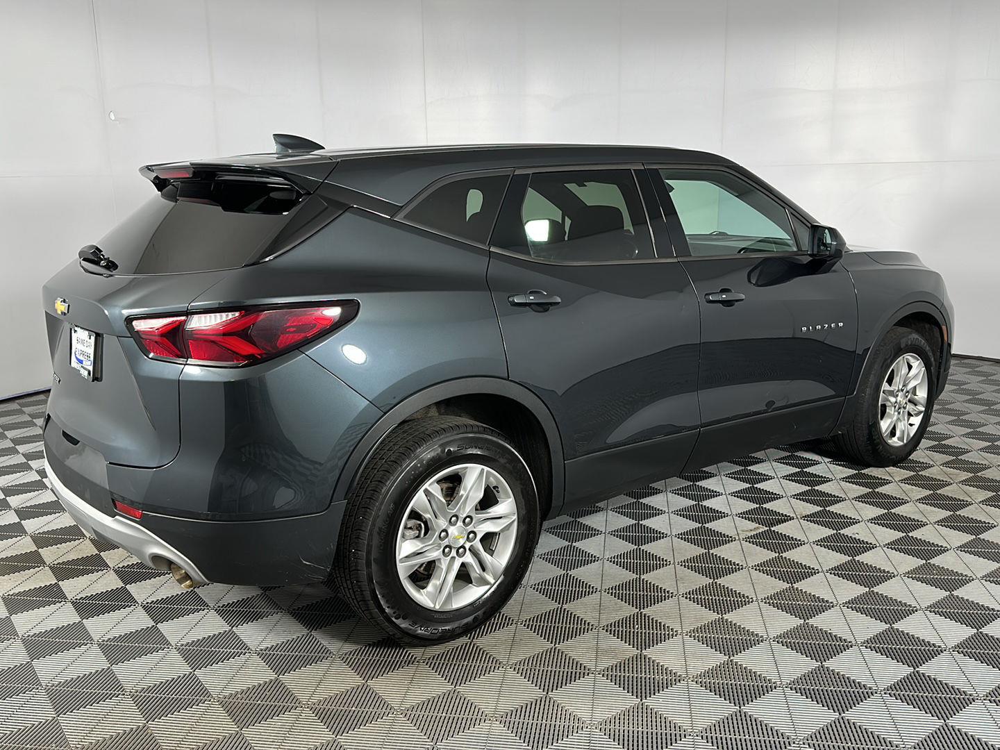 Used 2020 Graphite Metallic Chevrolet LT image 27