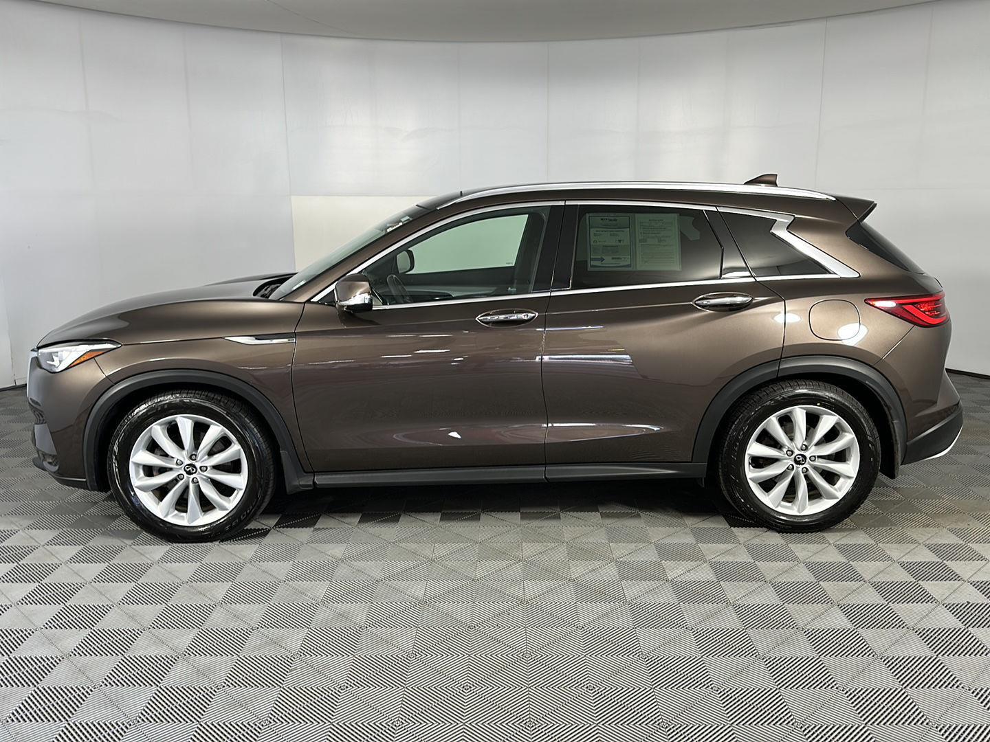 Used 2019 Chestnut Bronze INFINITI ESSENTIAL image 18