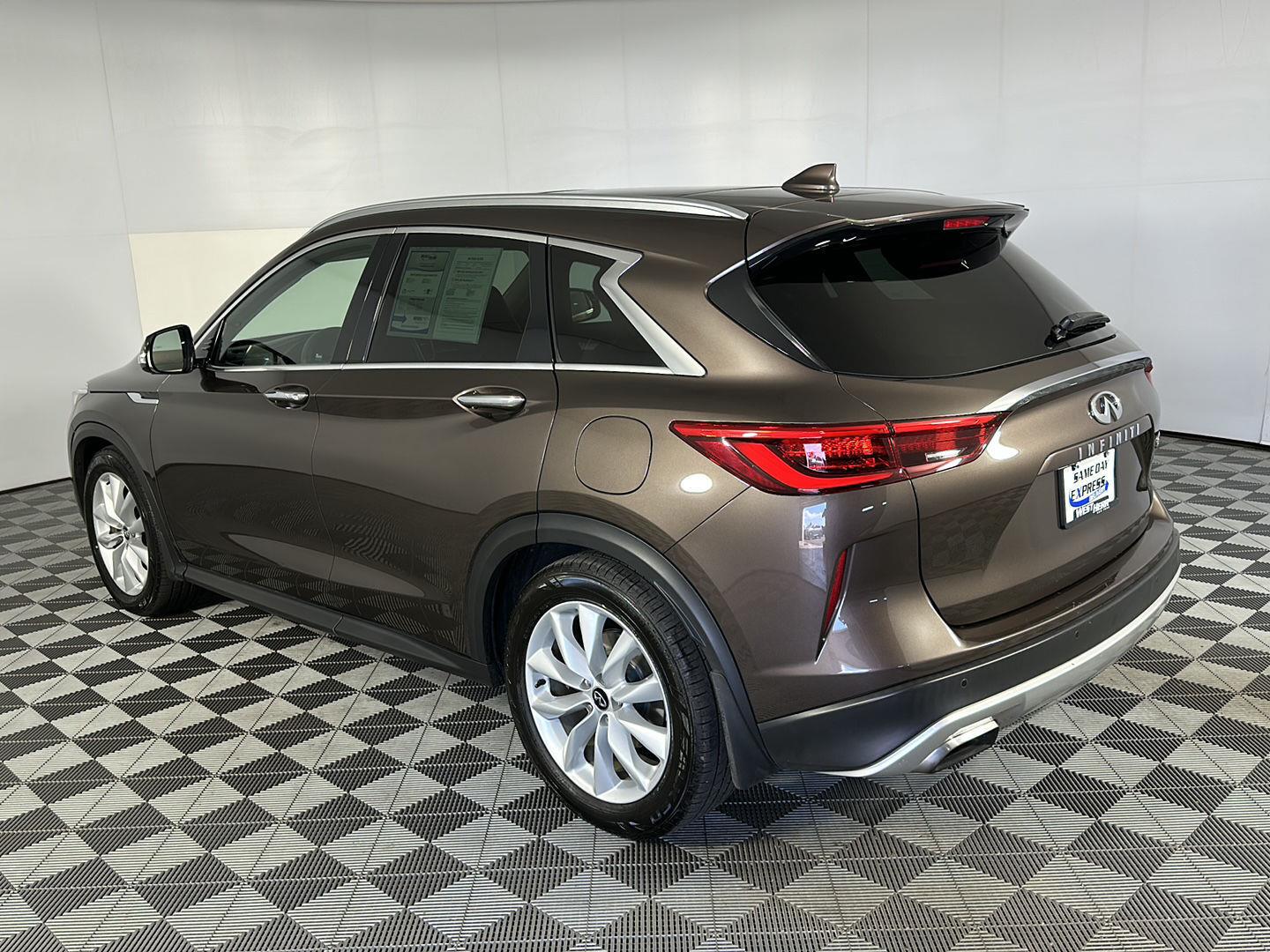 Used 2019 Chestnut Bronze INFINITI ESSENTIAL image 4