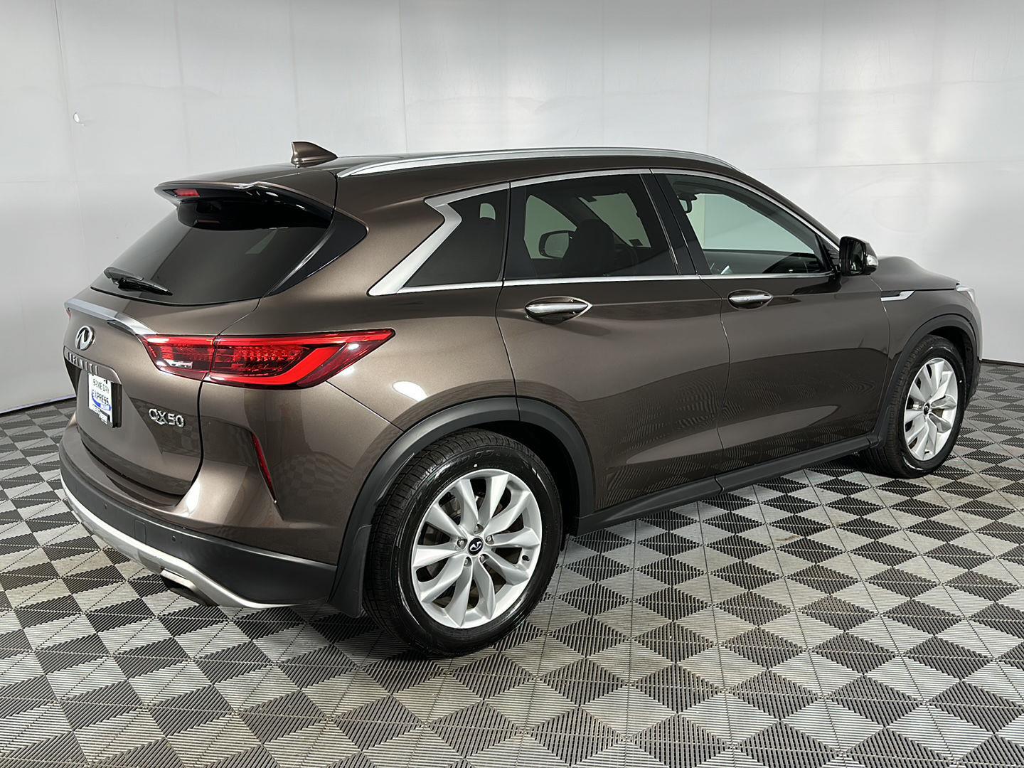 Used 2019 Chestnut Bronze INFINITI ESSENTIAL image 30