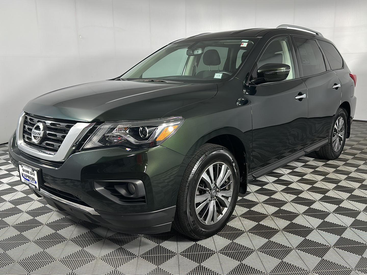 Used 2019 Midnight Pine Metallic Nissan SV image 3