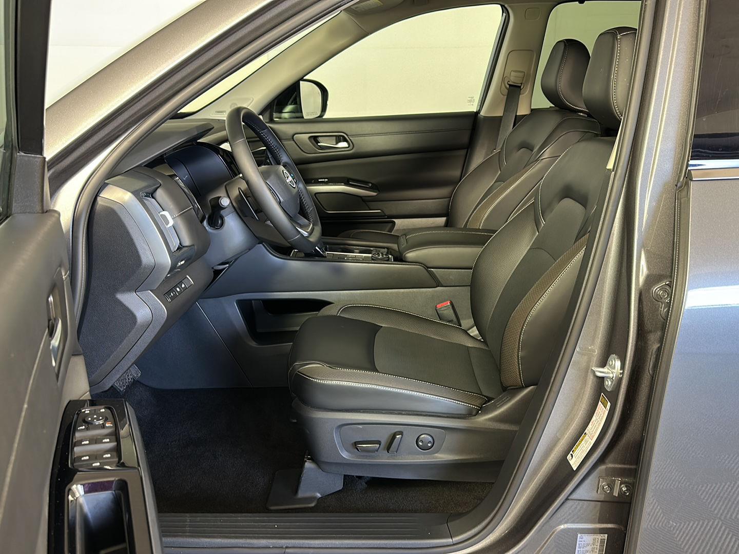 Certified Used 2026 Gun Metallic Nissan SL image 6