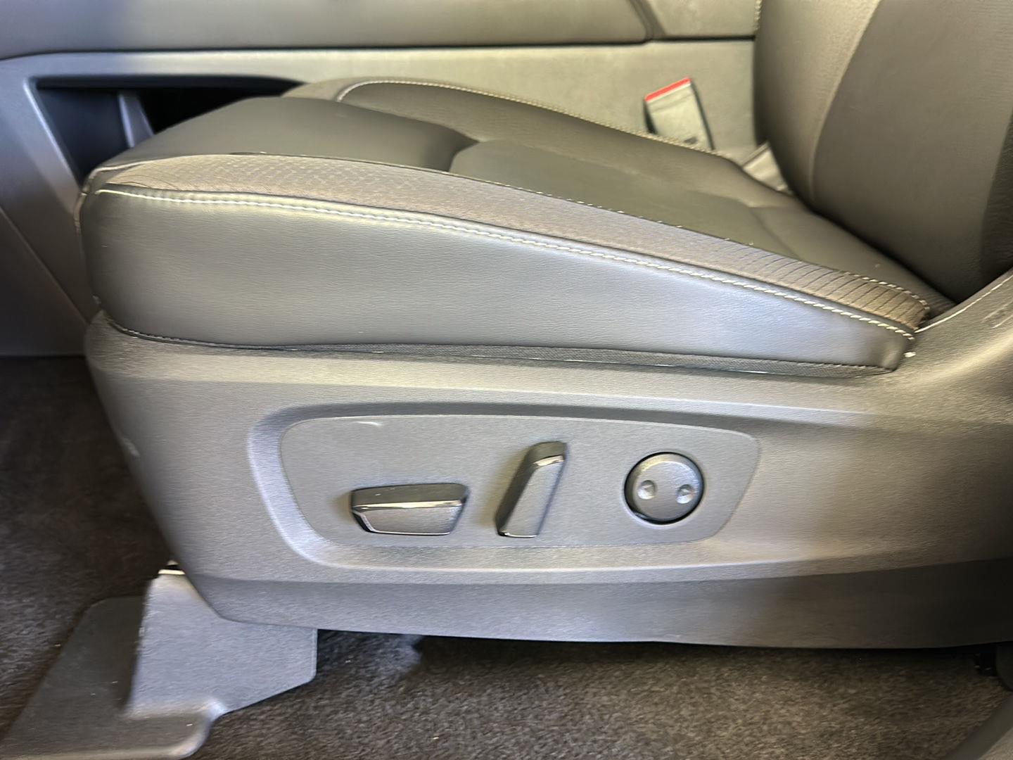 Certified Used 2026 Gun Metallic Nissan SL image 21