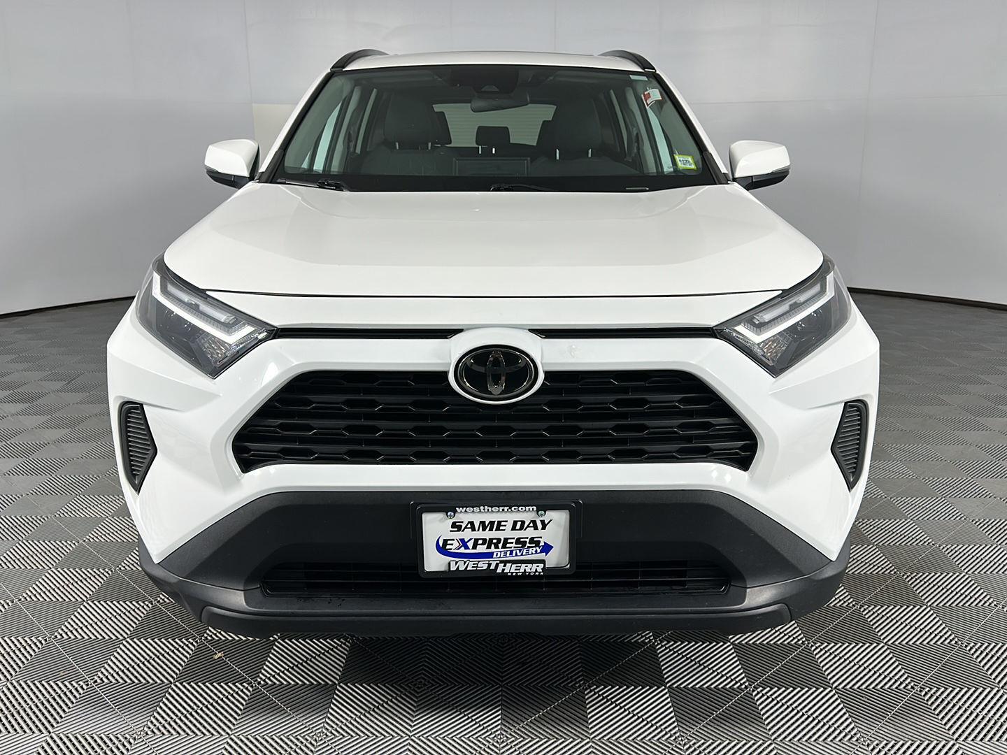 Used 2022 White Toyota XLE image 2