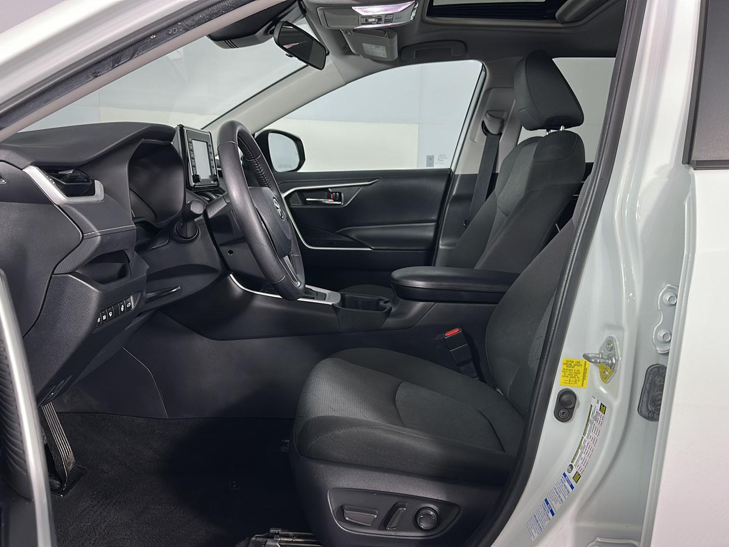 Used 2022 White Toyota XLE image 7