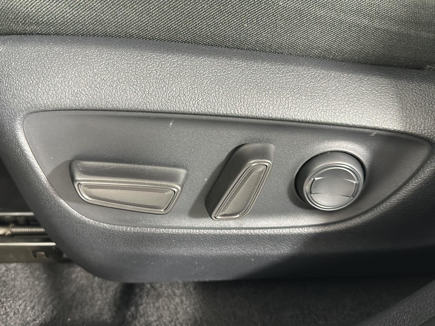 Used 2022 White Toyota XLE image 9